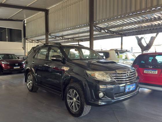 TOYOTA HILUX SW4 3.0 SRV 4X4 7 LUGARES 16V TURBO INTERCOOLER DIESEL 4P AUTOMÁTICO